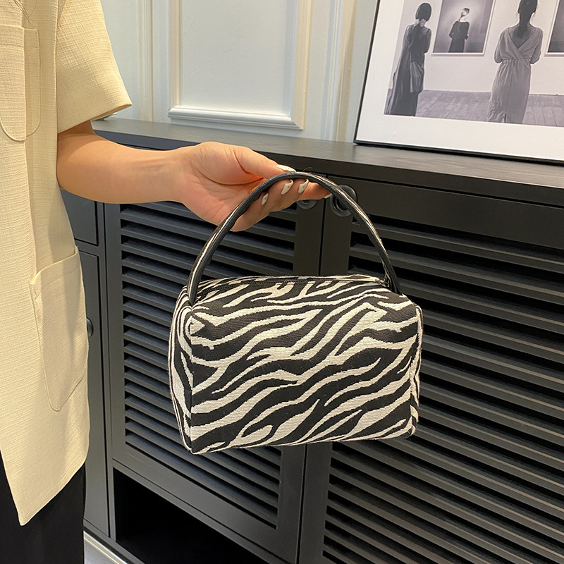 Leopard Makeup Bag Luxury  Lar - огляд і ціна Luxury Skin Care
